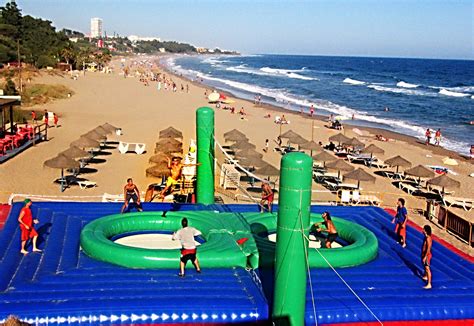 However, it is recommended that an enclosed put a basketball hoop next to the trampoline, or purchase one that attaches to the side of it. Bossaball - Wikipedia