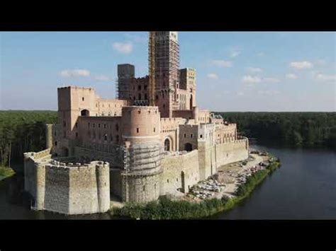 Jak powiedzieć zamek w stobnicy po polski? Zamek w Stobnicy - a jednak budują. 3.10.2020 - YouTube