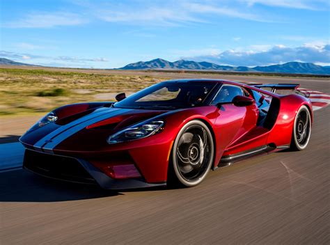 It feels, looks and drives like a car costing much more than it does. Vous pouvez désormais acheter une Ford GT d'occasion