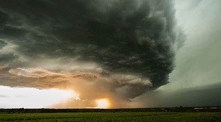 Incredible Supercell Thunderstorm Time Lapse Over Colossal