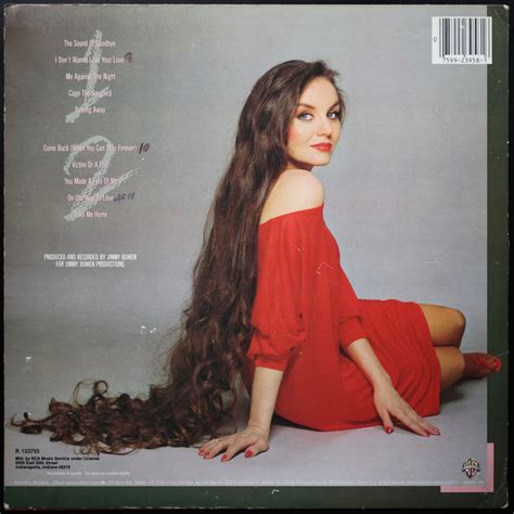 Crystal Gayle One Of The First Country Singers To Make A Consistent Dent In The Charts In