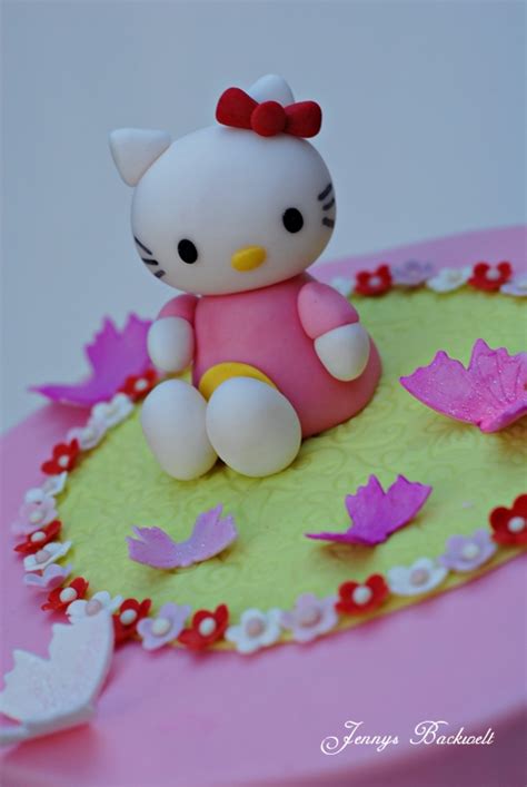 Heidi tikkanen hello kitty kuchen besondere torten kinder torten kuchen rezepte geburtstag backen geschenke einschulung bilder Hello Kitty Torte - Jennys Backwelt