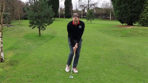 Golf Tip Improve You Chipping Strike Youtube