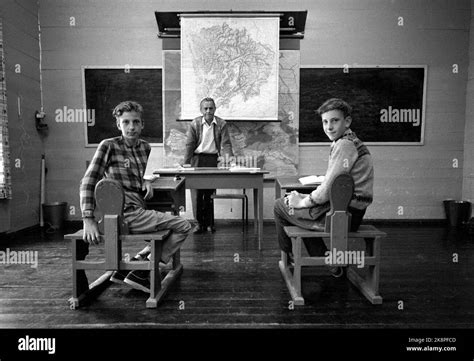 Donde los dos estudiantes oddmund johan utne fotografías e imágenes de