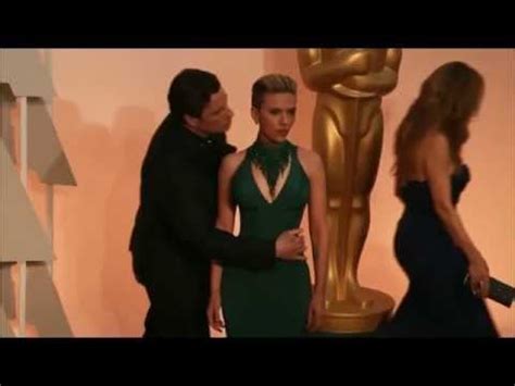 John Travolta Kisses Scarlett Johansson The Hollywood Gossip