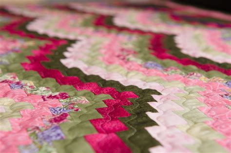 Bargello In Spring An Easy Beginner Bargello Quilt Quilts By Jen