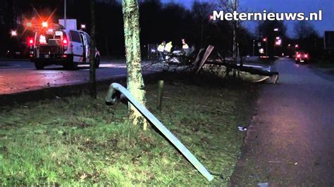 Bij een zeer ernstig verkeersongeval op de n34 nabij het drentse borger zijn zondagavond vier dodelijke slachtoffers gevallen. Ongeval in Borger - YouTube