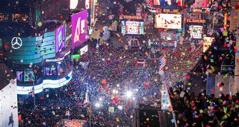 How Many People Are In Times Square On New Years Eve Long Island