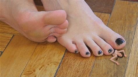 Under Giantess Feet Giantess