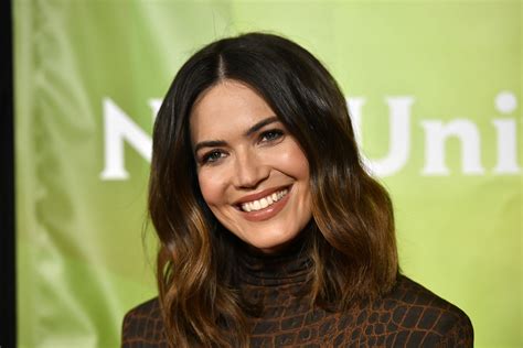 Mandy Moore Uses These Makeup Items Behind The Scenes Of This Is Us