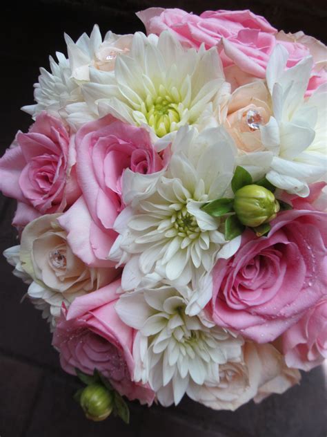 Soft Romantic Pastels For Brides Bouquets Are Classic Appleblossom