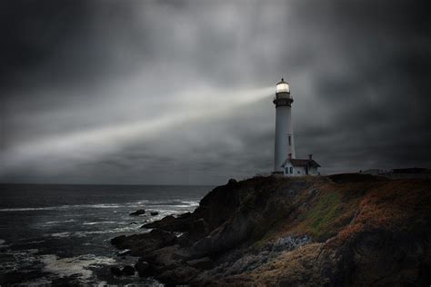 Flickrp2ji9dgr A Light In The Darkness A Lighthouse