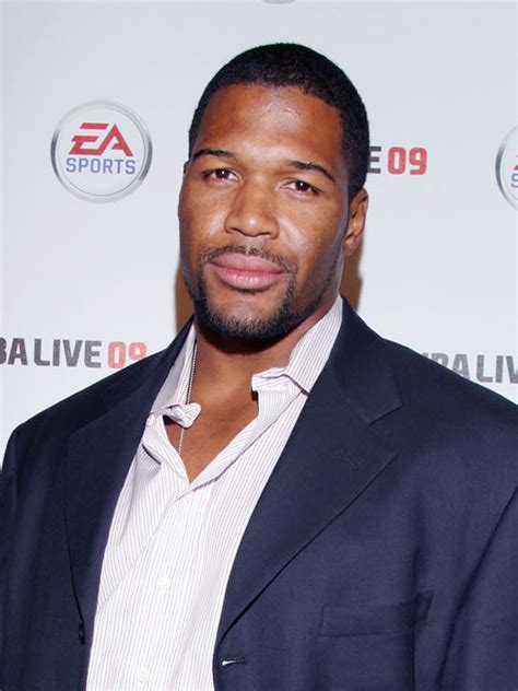 Michael strahan may have 15 years of professional football and a super bowl title under his belt, but he says nothing compares to the challenges of hosting good morning america. Michael Strahan Height - CelebsHeight.org