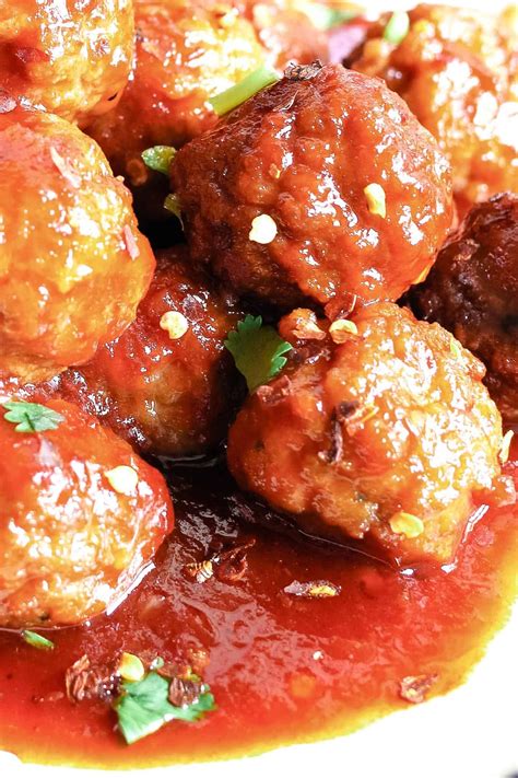 These Slow Cooker Sweet And Spicy Meatballs Are The Perfect Easy Game