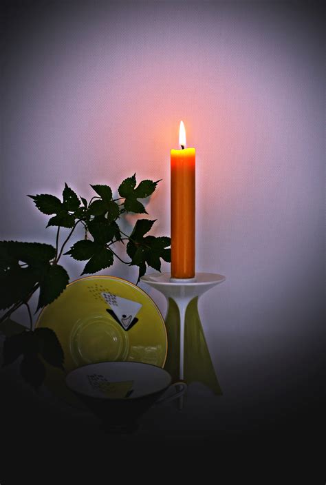 무료 이미지 빛 밤 장식 낭만적 인 어둠 노랑 양초 조명 정물 데코 삽화 아직도 도자기 촛불 촛대