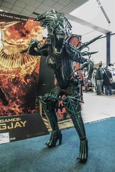 Alien Queen In Alien Cosplay Alien Queen Predator Cosplay