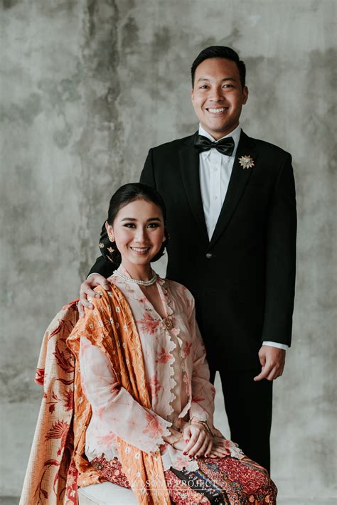 Foto prewedding baju adat jawa klasik caca & zunan. Gaya Prewedding Klasik - gaya selfie kekinian