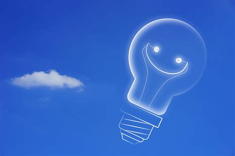 Smiling Light Bulb Free Image Download