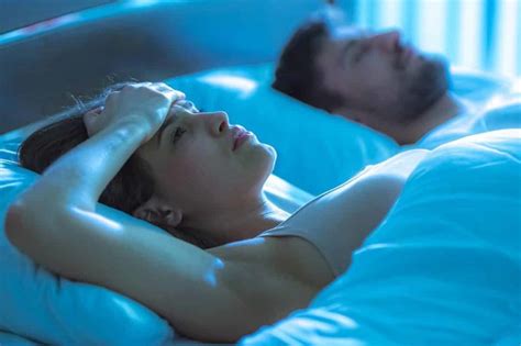 4 Common Reasons We Wake Up In The Middle Of The Night