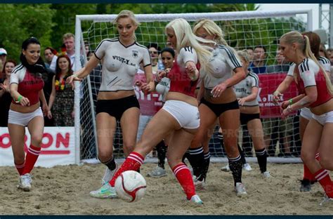 Francemonde Sexy Soccer Danemark Allemagne Mais Sans Les Vêtements