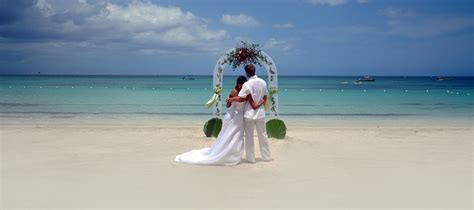 Host Your Beach Wedding At An All Inclusive Resort Sunset At The Palms