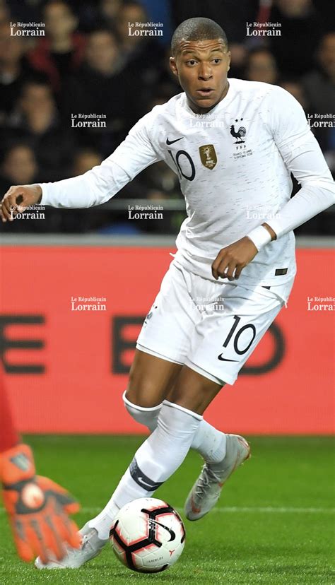 Kylian mbappé is a french footballer who plays as a striker for monaco and the france national team. Sports | Football : l'indispensable Kylian Mbappé