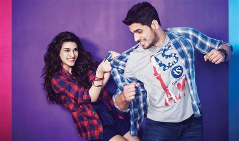 Sidharth Malhotra And Kriti Sanon Make For A Lovely Pair For Asiam Watch Video
