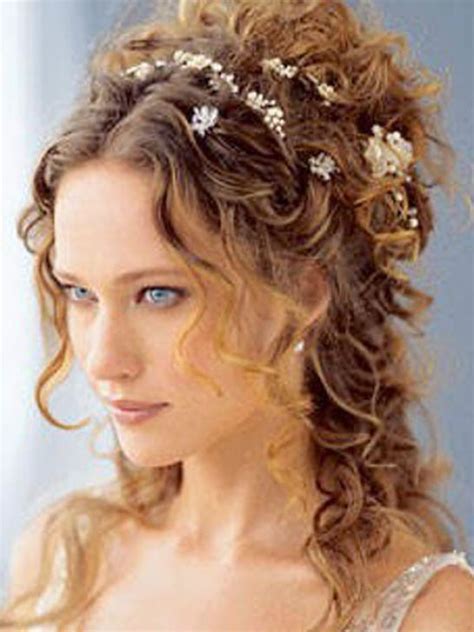 Pretty half updos are no longer created within the confines of a simple half up ponytail. prom hairstyles half up curly ~ Les Paul Blogs
