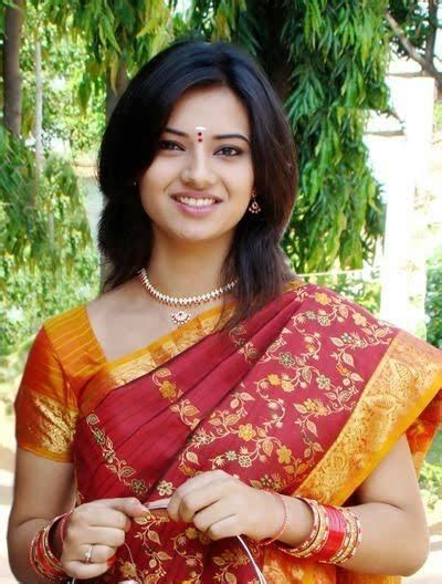 Actress Tollywood Gallery Isha Chawla Telugu Actress Latest Cute Stills