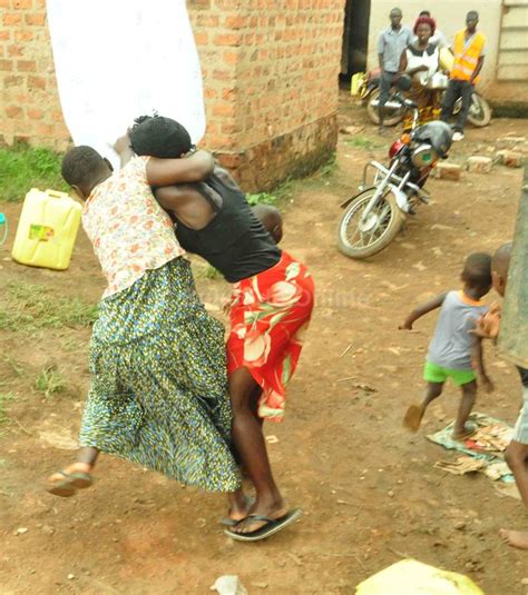 Two Women Fight Each Other In Public After A Heated Disagreement Photos Crime Nigeria