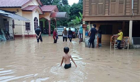 Banjir berlaku apabila sesuatu kawasan, selalunya kawasan rendah, ditenggelami dengan air. 568 kawasan berisiko banjir di Kedah | Harian Metro