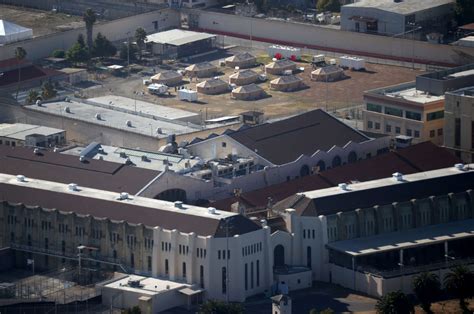 Las Prisiones De California Reinician Las Visitas A Un Año De La