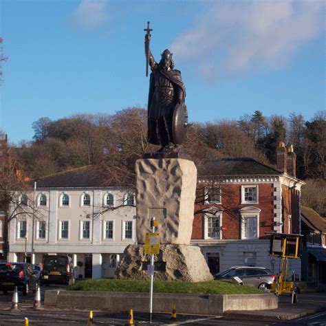 Statue Of Alfred The Great Winchester Ce Quil Faut Savoir