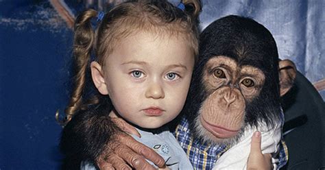 Wild Mom Shows Daughter Growing Up With Animals In 12 Year Photo Project