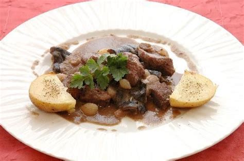 Pues aquí te dejamos 10 recetas irresistibles de plátano que debes si alguna vez te preguntaste cómo cocinar plátanos maduros, esta es la receta más fácil que podrás. Receta de Civet de Jabali | Receta | Recetas de cocina ...