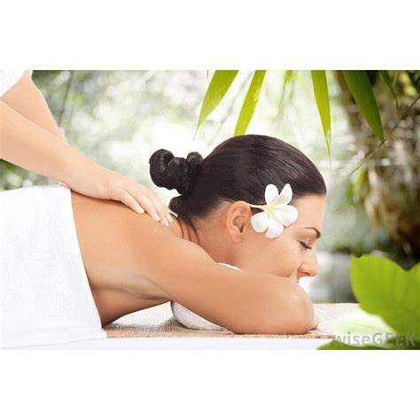 What Is The Difference Between A Salon And Spa Massage Therapy Essential Oils For Massage