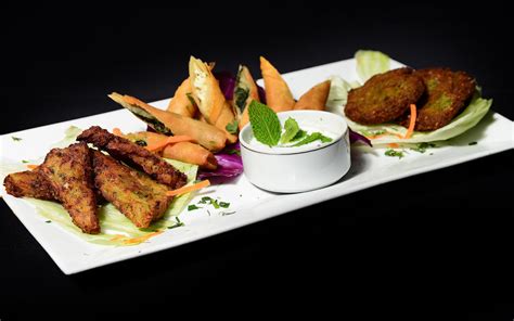 Sleek, organic interiors transition seamlessly into your backyard spaces, from a spectacular pool courtyard to the inviting trinity trails. Istanbul Grill | Fort Worth, TX 76102