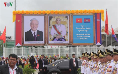 Campuchia, cũng còn gọi là cao miên hay cam bốt (theo tiếng pháp: Tổng Bí thư đến Phnom Penh, bắt đầu thăm cấp Nhà nước ...