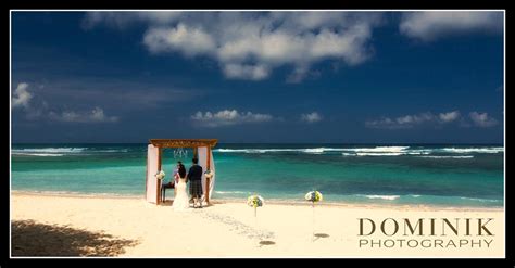 One stop beach wedding planner in bali with perfect for sunset or sunrise beach front wedding. Beach Wedding in Bali