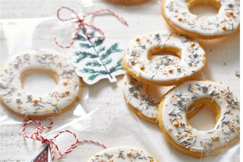 Festive, delicious and so adorable. Coconut Wreath Cookies | Recipe | Wreath cookies ...