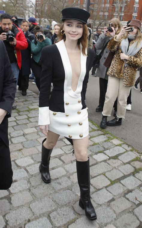 Jessica Barden Au Défilé Balmain à La Paris Fashion Week 5 Mars 2020