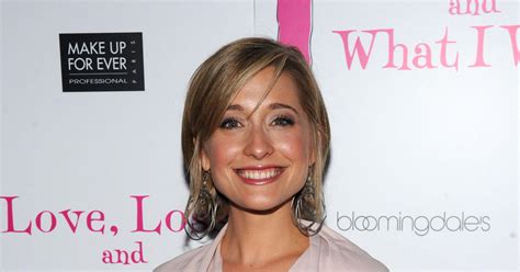 Nxivm Smallville Actress Allison Mack Arrested For Sex Trafficking
