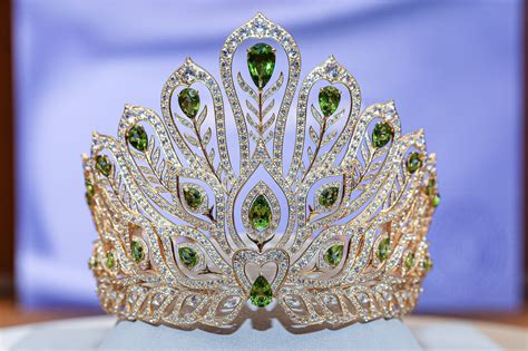 Fancy Jewelry Luxury Jewelry Jewelry Design Royal Crowns Tiaras And