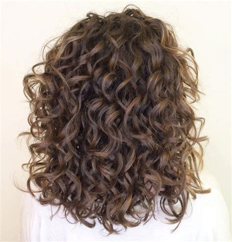 Gorgeous Medium Curly Bouncy Hairstyle Hairstylesforshortcurlyhair Curly Hair Styles