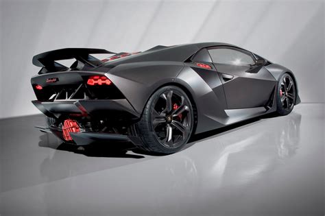 Heres How Lamborghini Made Carbon Fiber Work For Supercars Carbuzz