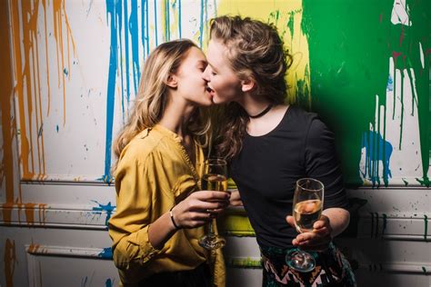 UK Babe Admits Was Overzealous In Censoring Babe S Lesbian Art