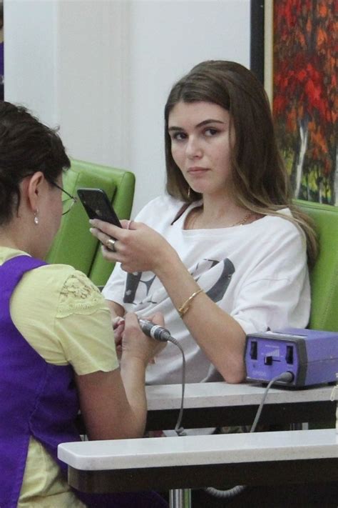 Olivia Jade Giannulli Getting Her Nails Done In Beverly Hills 1226
