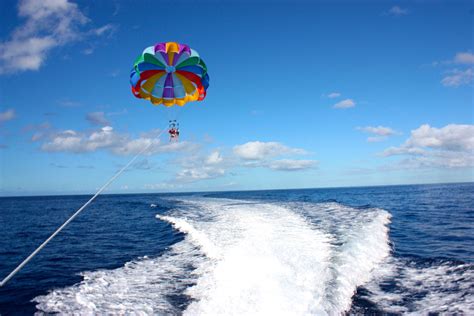 Why You Should Try Parasailing On Your Next Trip To Oahu Extreme