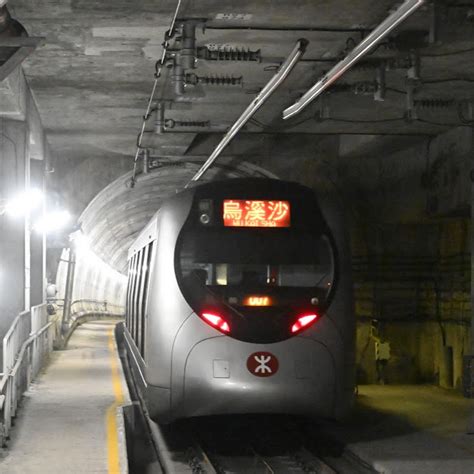 屯馬綫（英語：tuen ma line），香港局部營運中的鐵路綫，規劃和建築沙田至中環綫時稱為東西走廊（英語：east west corridor），是由沙田至中環綫大圍至紅磡的新建路段與原有的西鐵綫以及馬鞍山綫連接而成。 Brian Ngan - YouTube