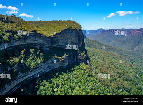 Hiking The Govetts Walk Blue Mountains National Park New South Wales